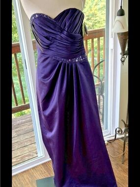 BNWT Women’s David’s  Bridal Purple Strapless Long Formal Gown Dress Adult Sz 10
